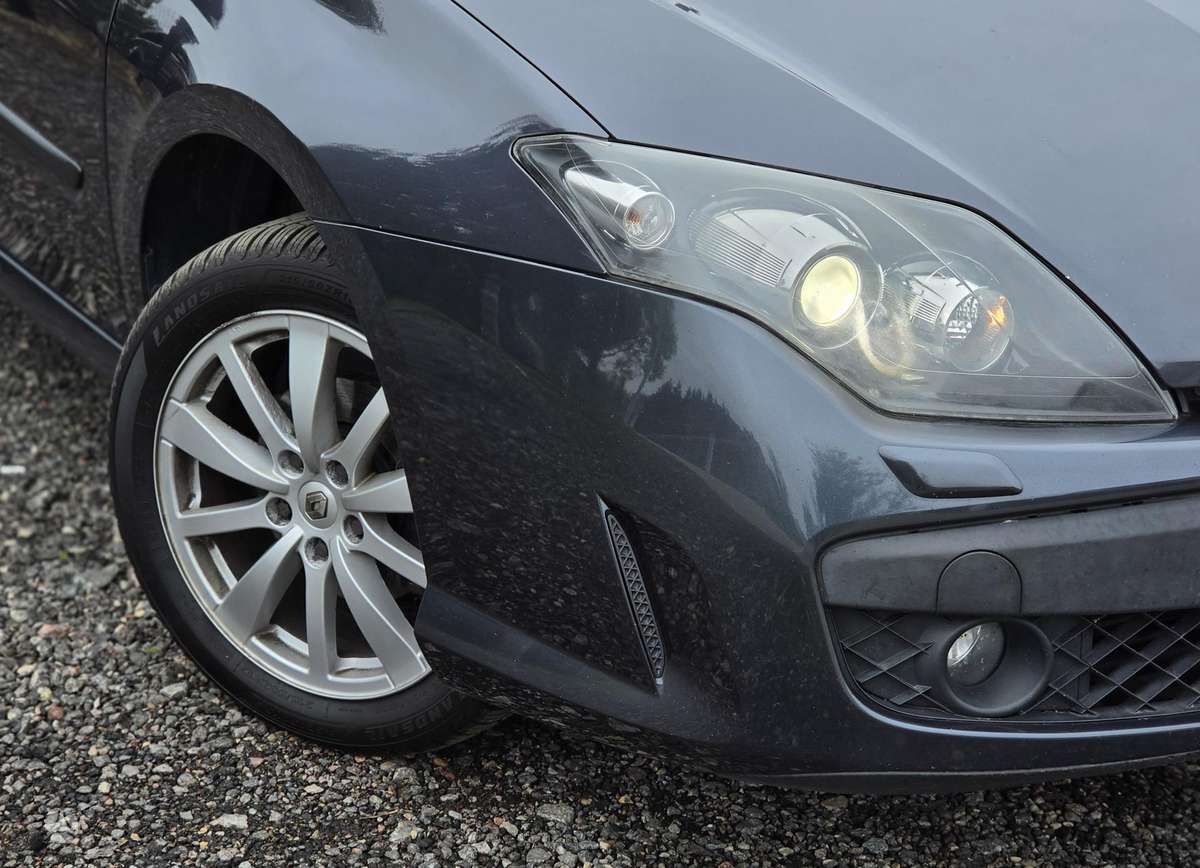 Renault Laguna 2010 — photo 8
