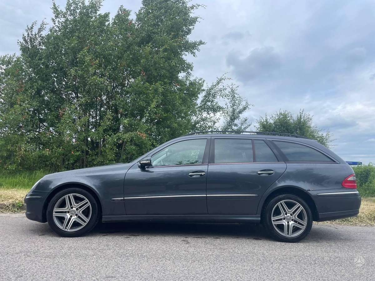 Mercedes-Benz E280 2008 — вигляд ззаду