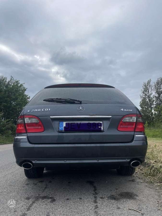 Mercedes-Benz E280 2008 — салон