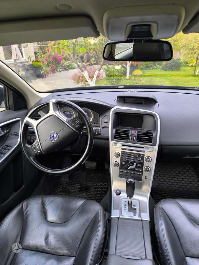 Volvo XC60 2010 — photo 14