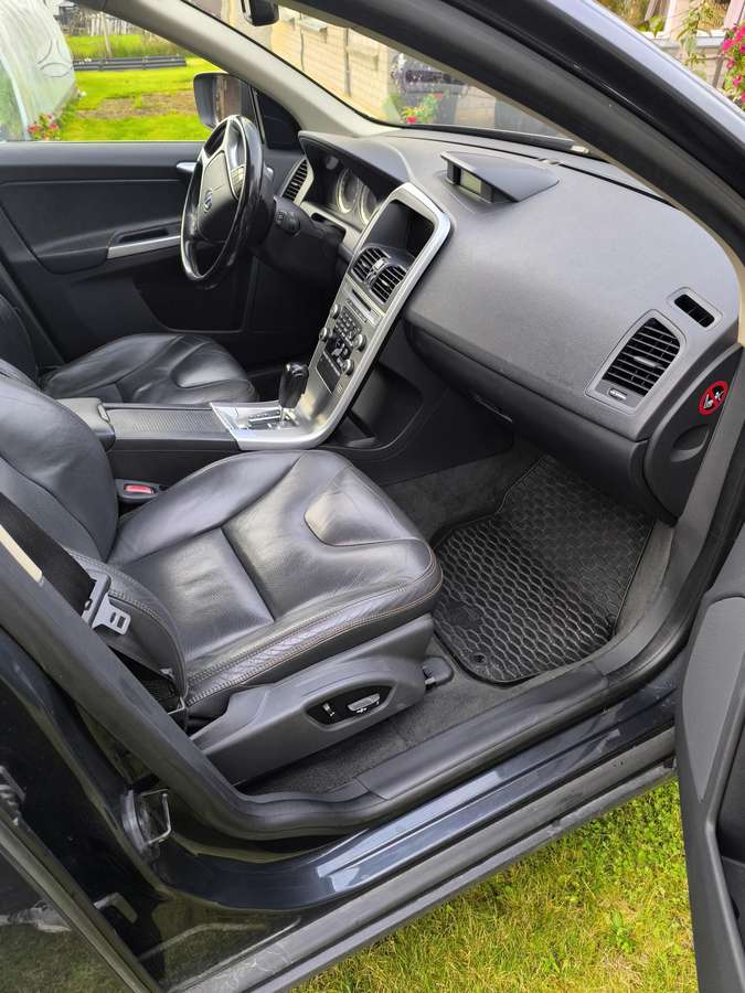 Volvo XC60 2010 — photo 15