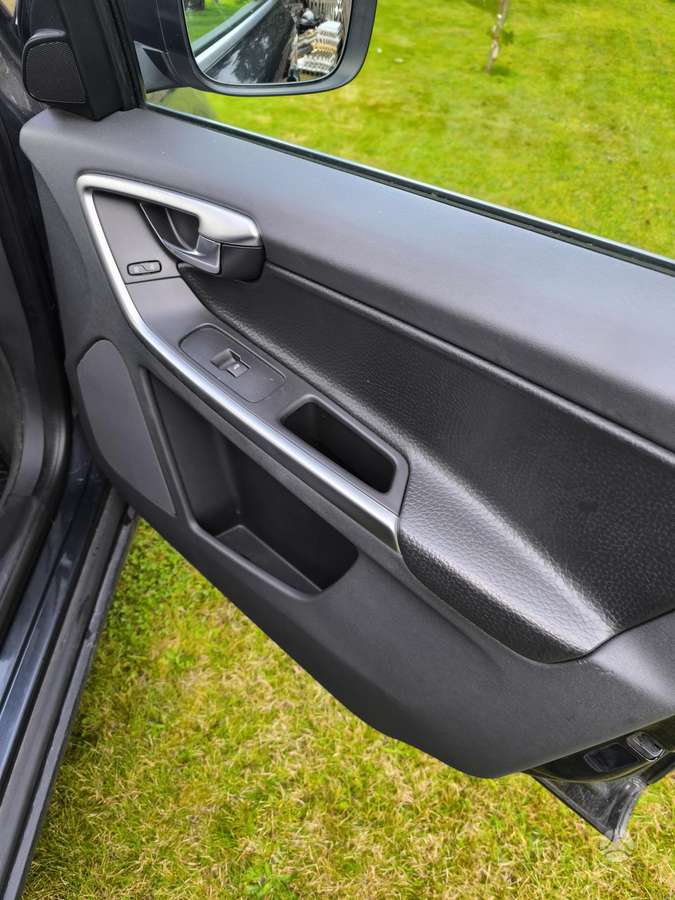 Volvo XC60 2010 — photo 16