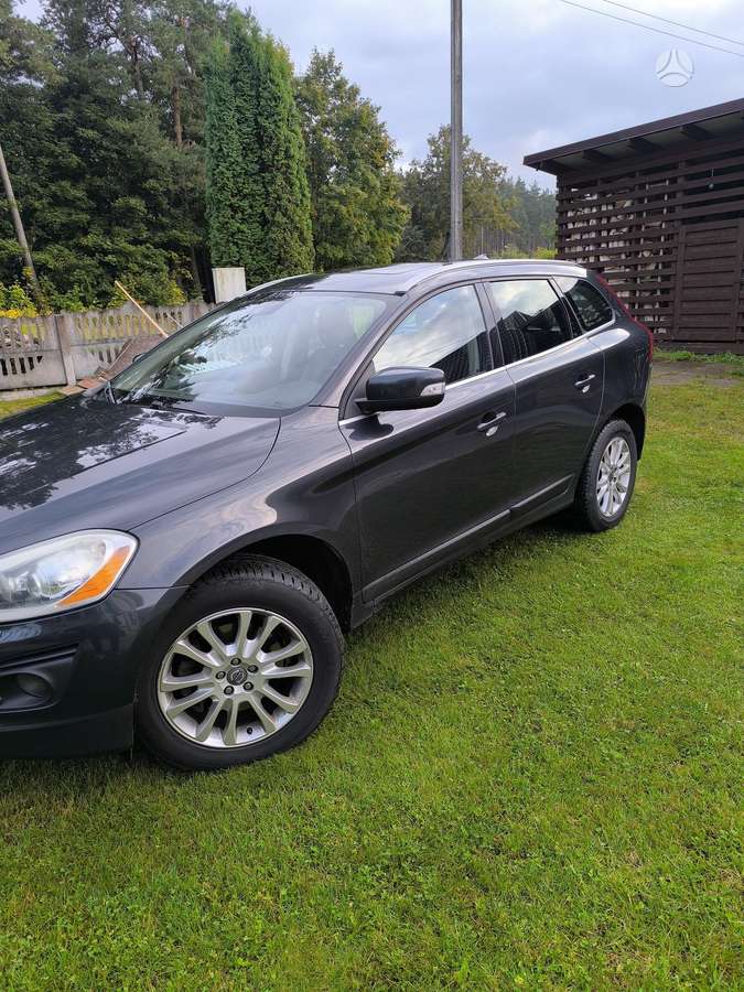 Volvo XC60 2010 — interior