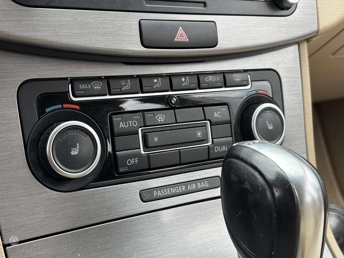 Volkswagen Passat 2011 — photo 11