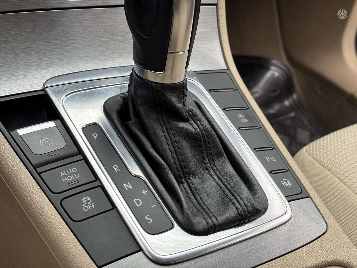 Volkswagen Passat 2011 — photo 12