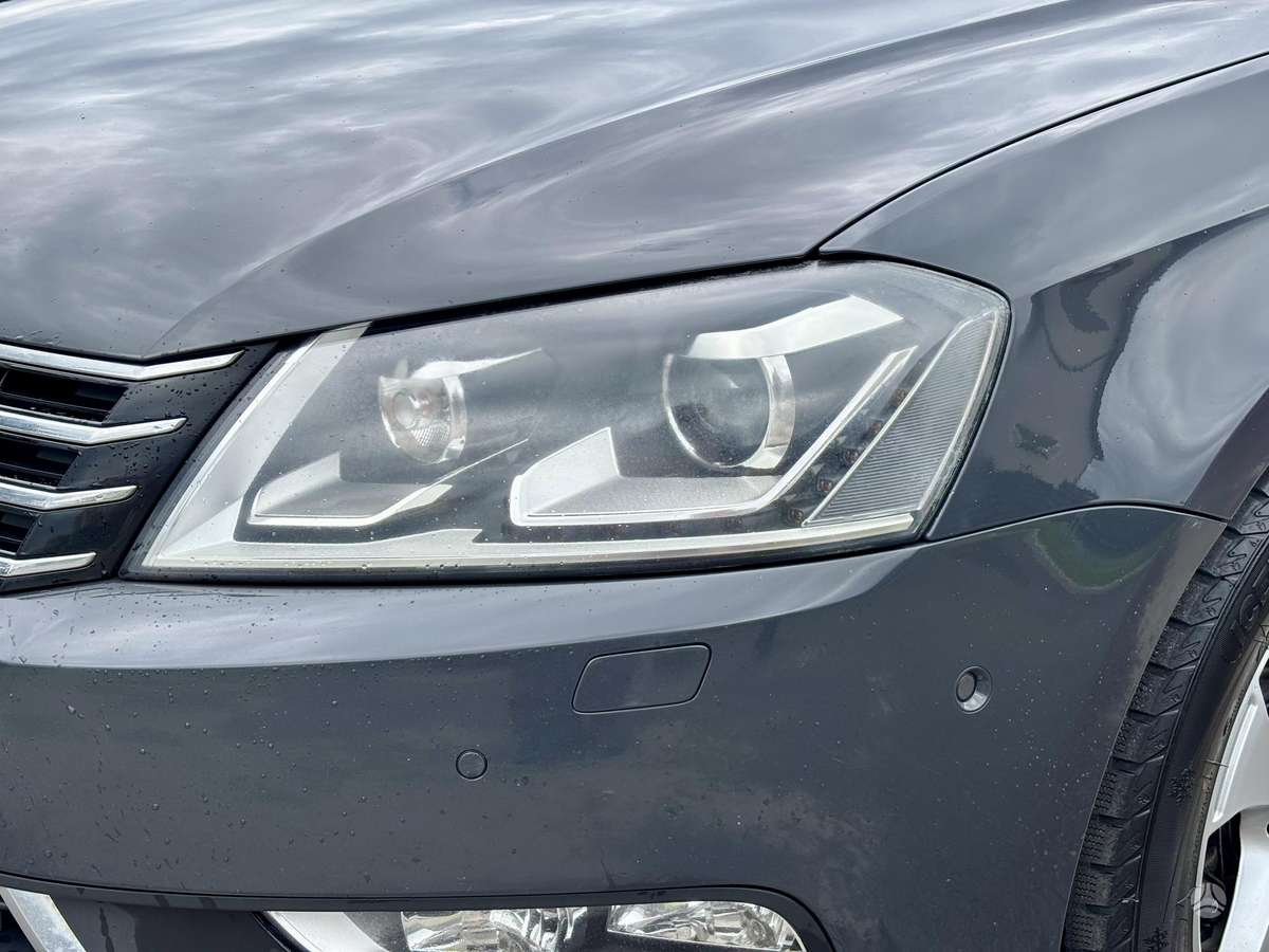 Volkswagen Passat 2011 — photo 8