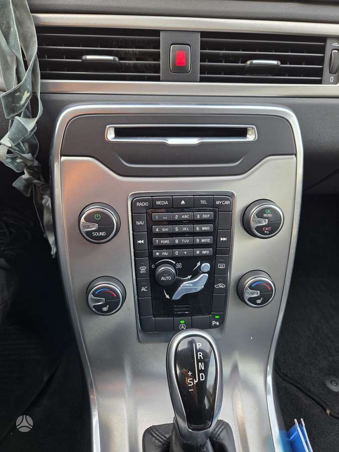 Volvo V70 2014 — photo 16