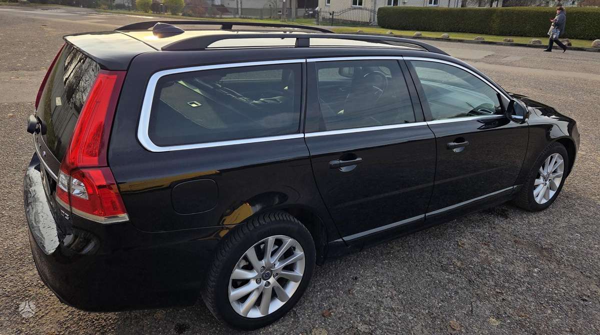 Volvo V70 2014 — interior