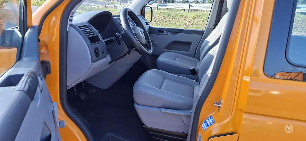 Volkswagen Caravelle 2007 — photo 10
