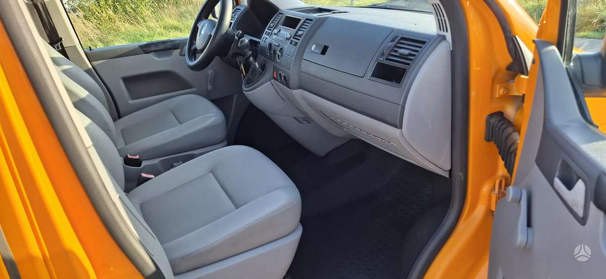 Volkswagen Caravelle 2007 — photo 11