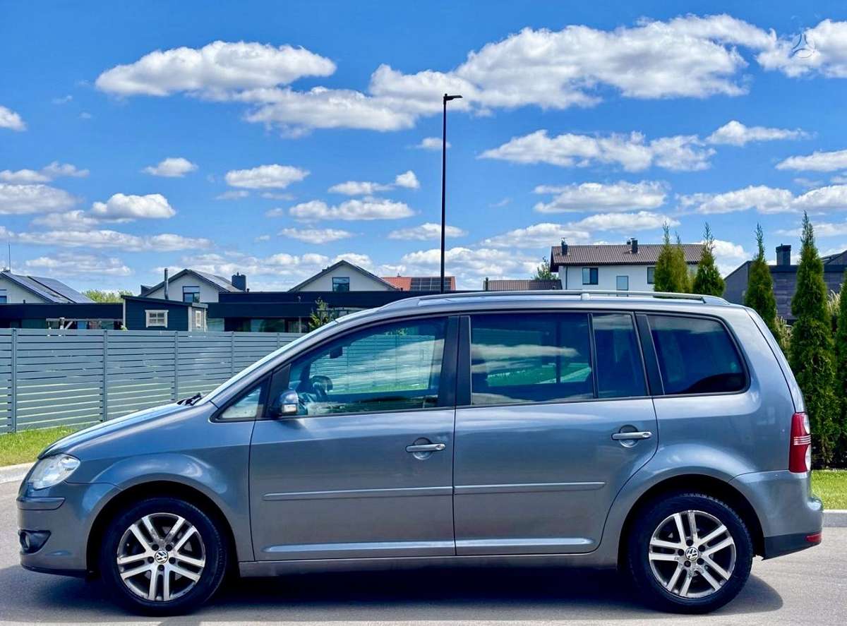 Volkswagen Touran 2007 — rear view