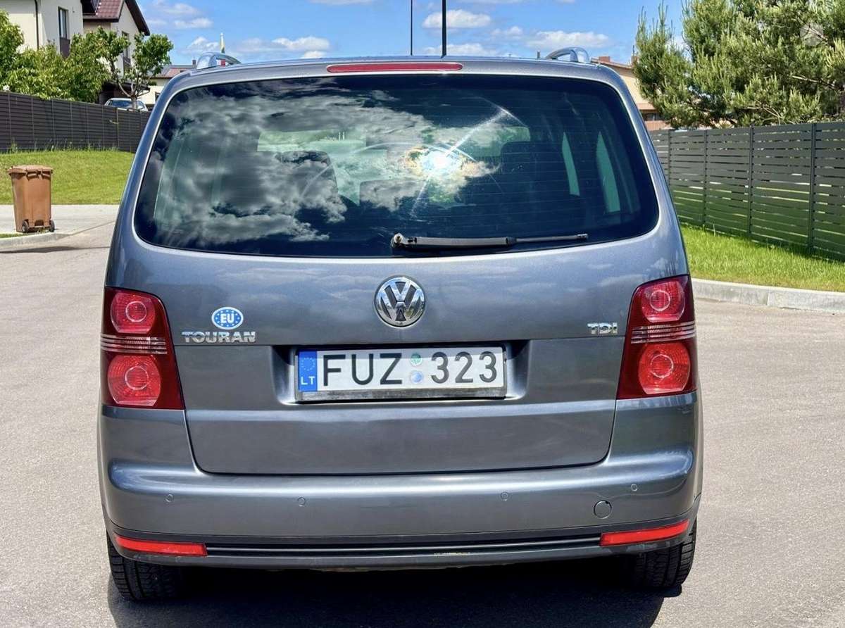 Volkswagen Touran 2007 — engine 1896 cm³, 105 HP (77kW)