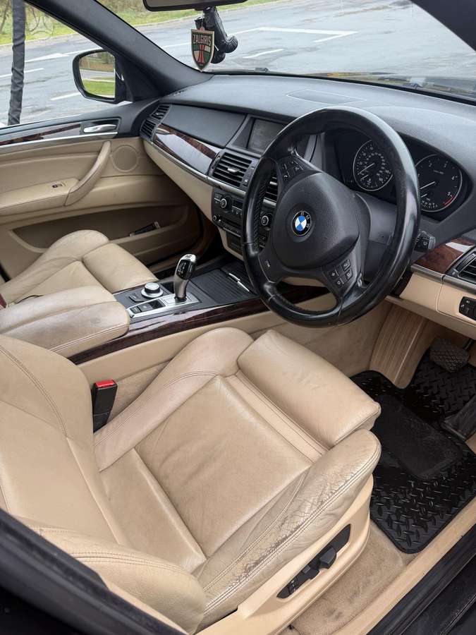 BMW X5 2008 — photo 9