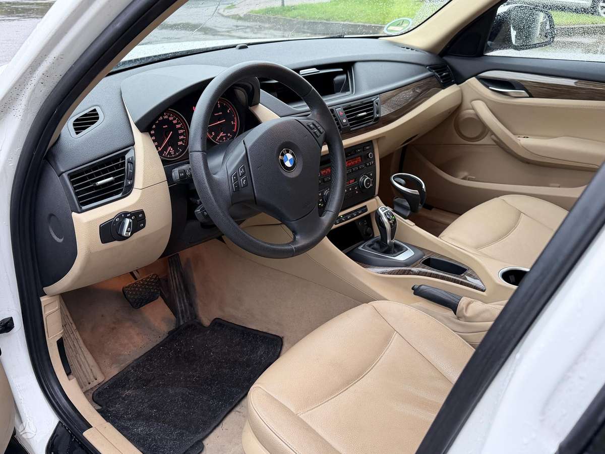 BMW X1 2014 — фото 11