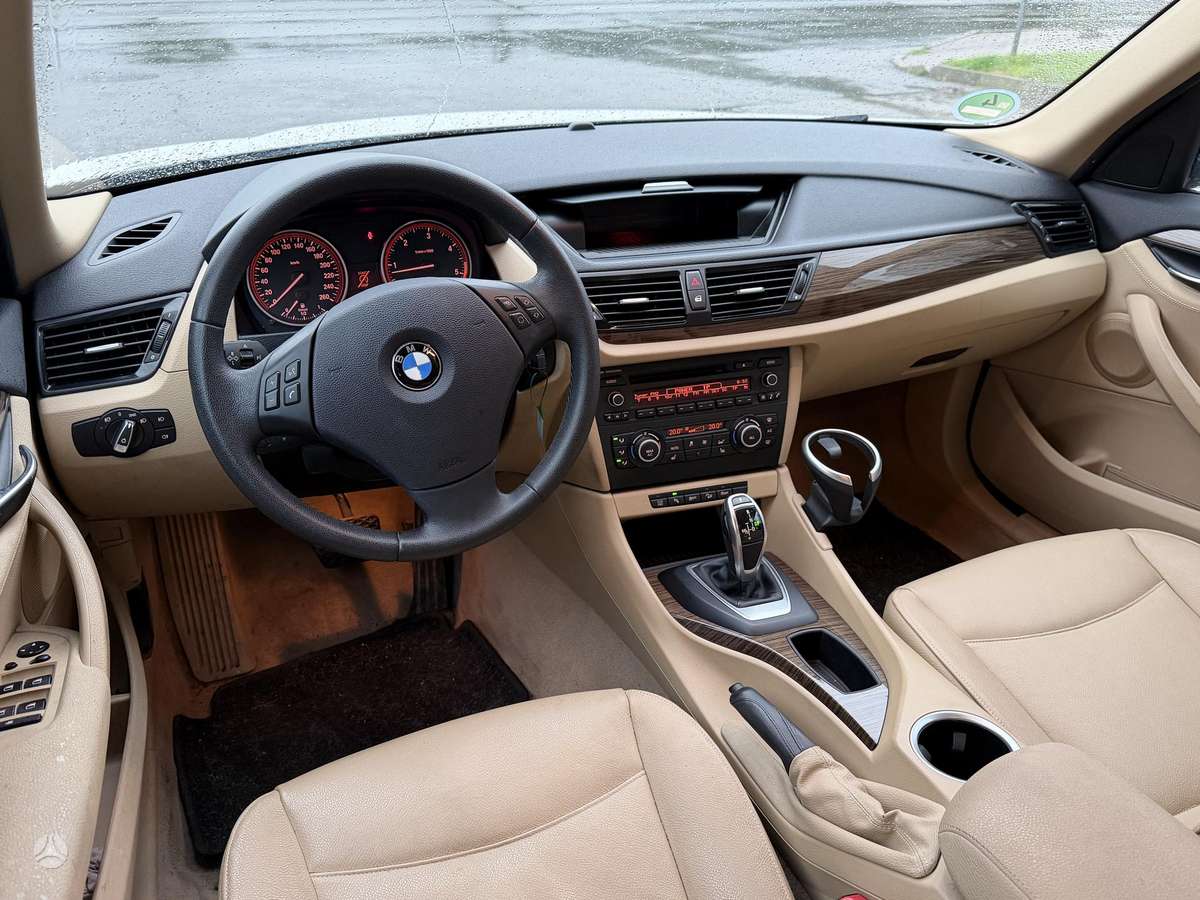 BMW X1 2014 — фото 14