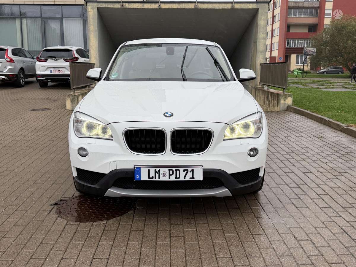 BMW X1 2014 — салон