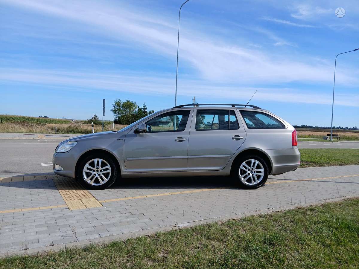 Skoda Octavia 2009 — interior