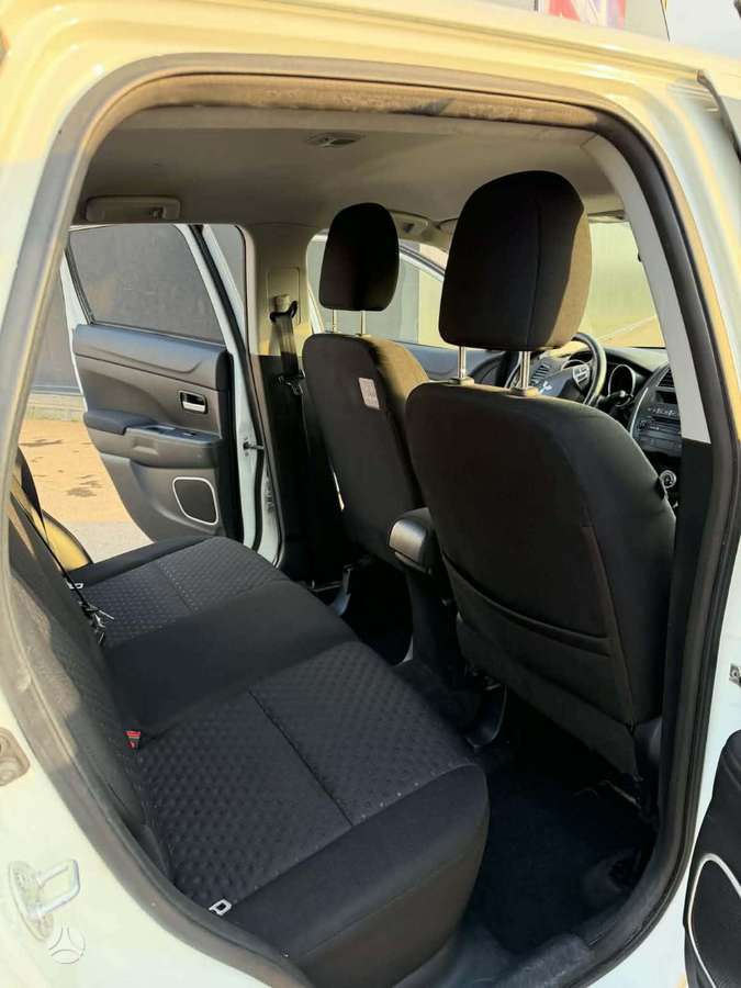 Mitsubishi ASX 2010 — interior