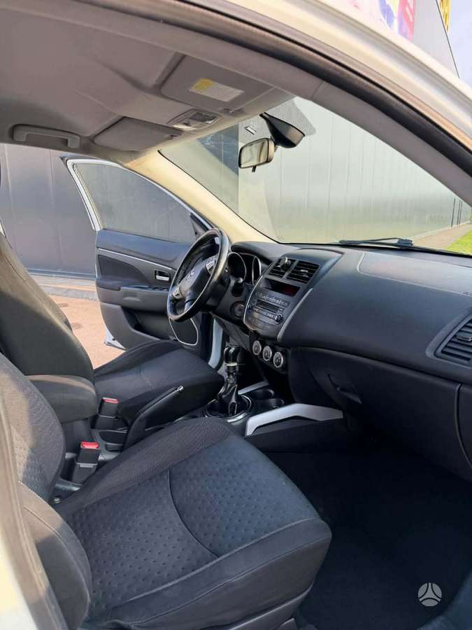 Mitsubishi ASX 2010 — photo 8