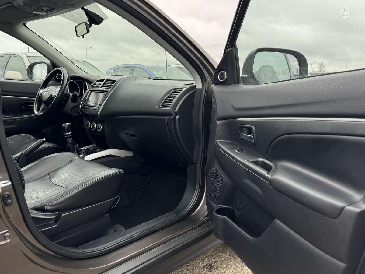 Mitsubishi ASX 2010 — photo 27