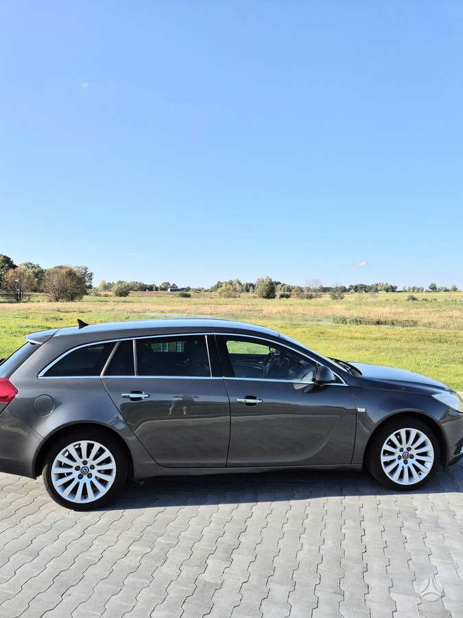 Opel Insignia 2011 — photo 10