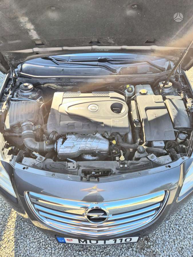 Opel Insignia 2011 — photo 14