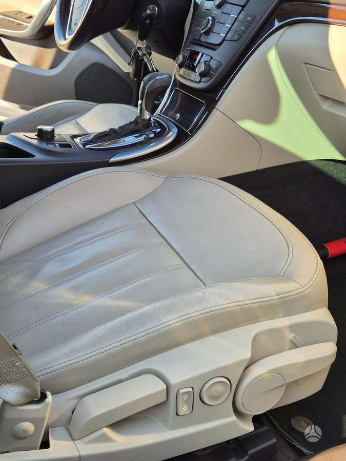 Opel Insignia 2011 — photo 15