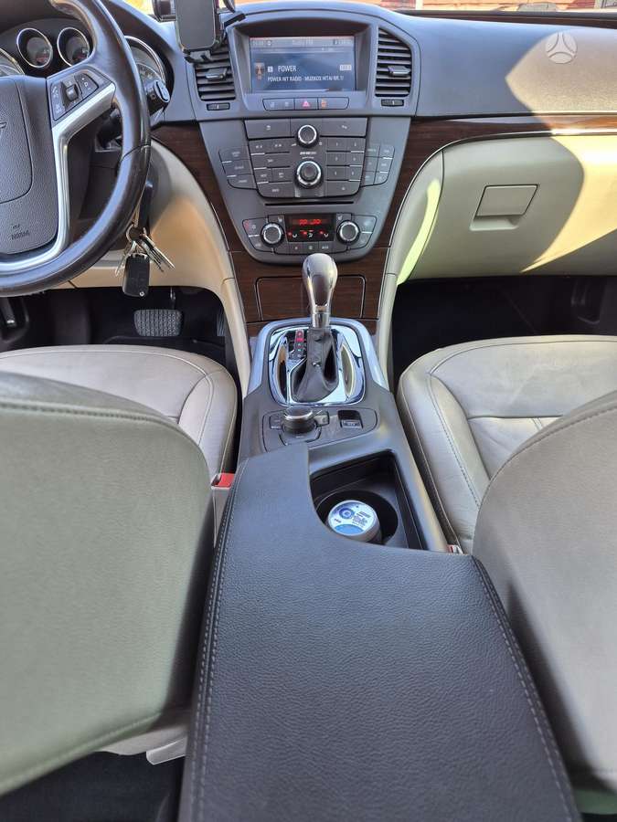 Opel Insignia 2011 — photo 19