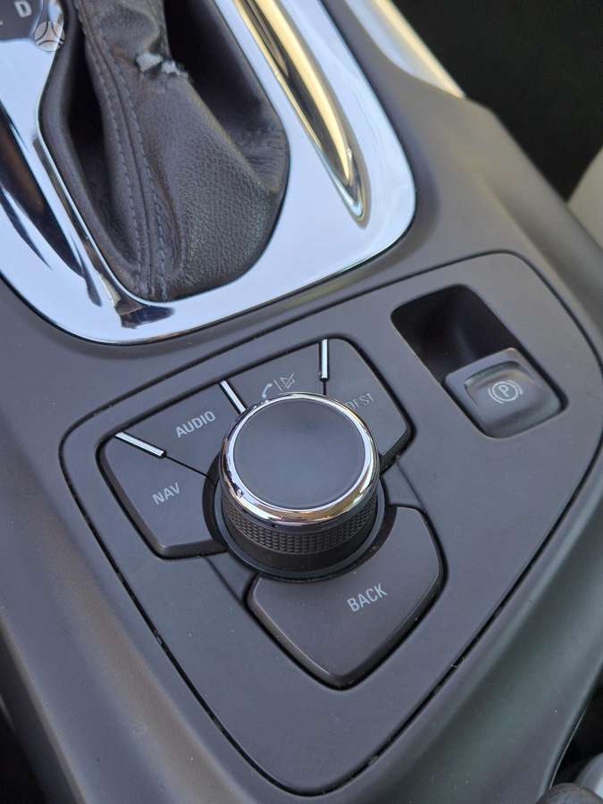 Opel Insignia 2011 — photo 24