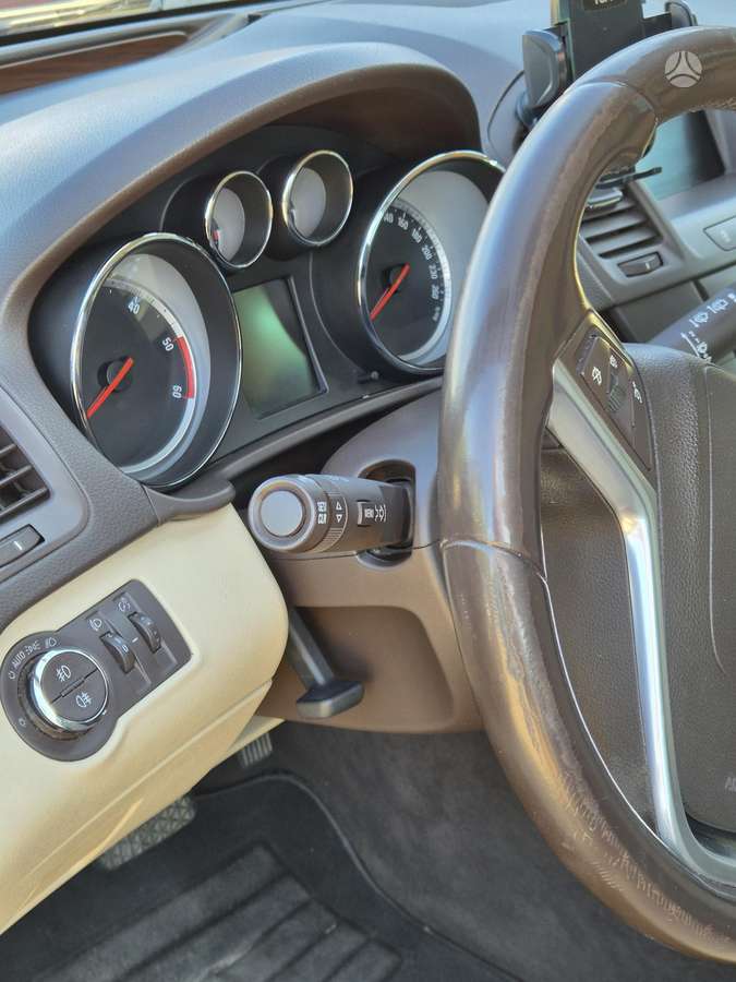 Opel Insignia 2011 — photo 28