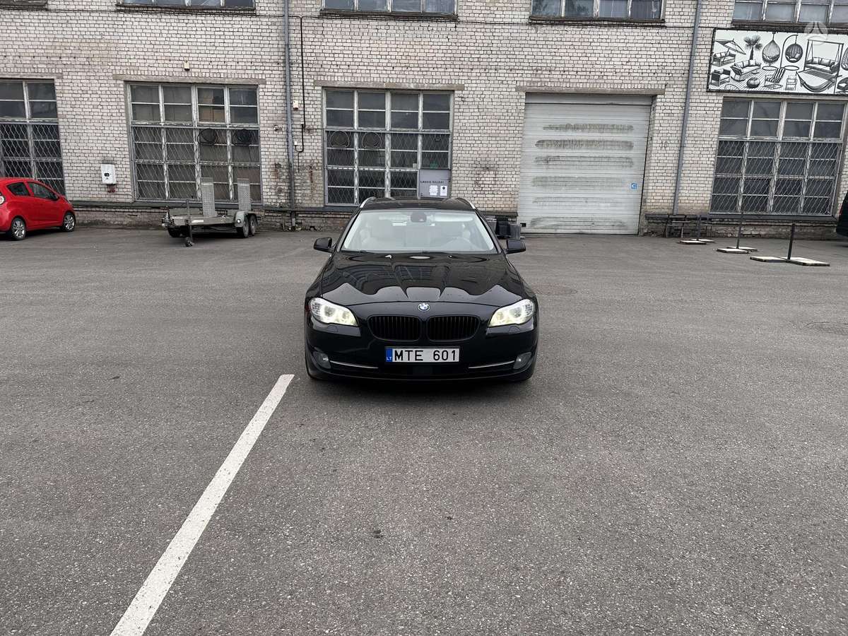 BMW 535 2010 — rear view
