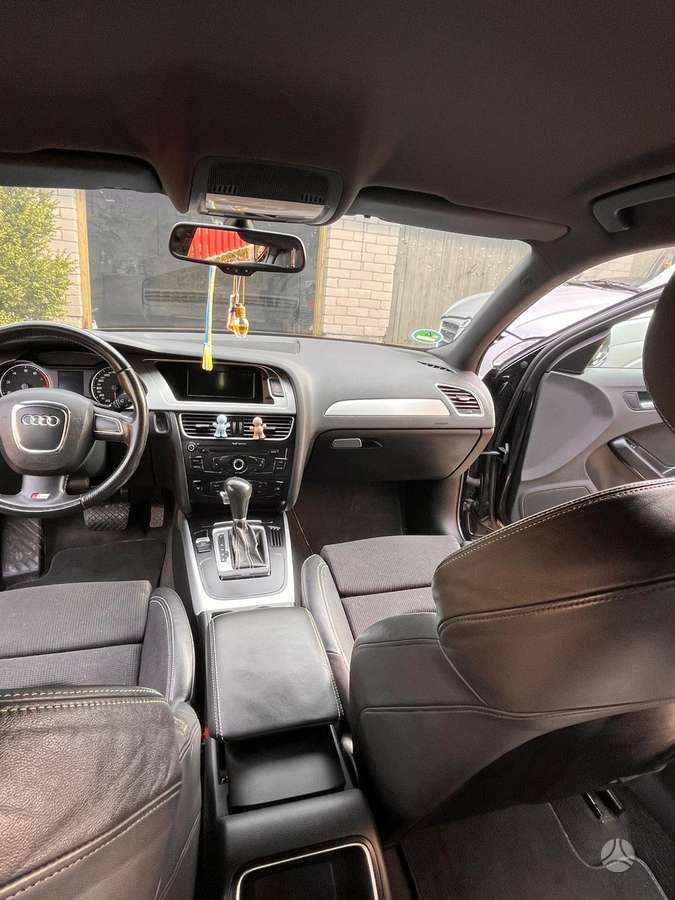 Audi A4 2010 — photo 10
