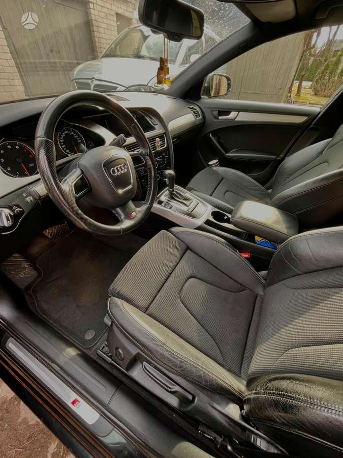Audi A4 2010 — photo 9