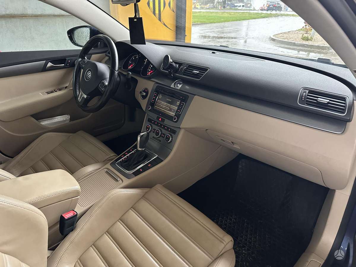 Volkswagen Passat 2012 — photo 11