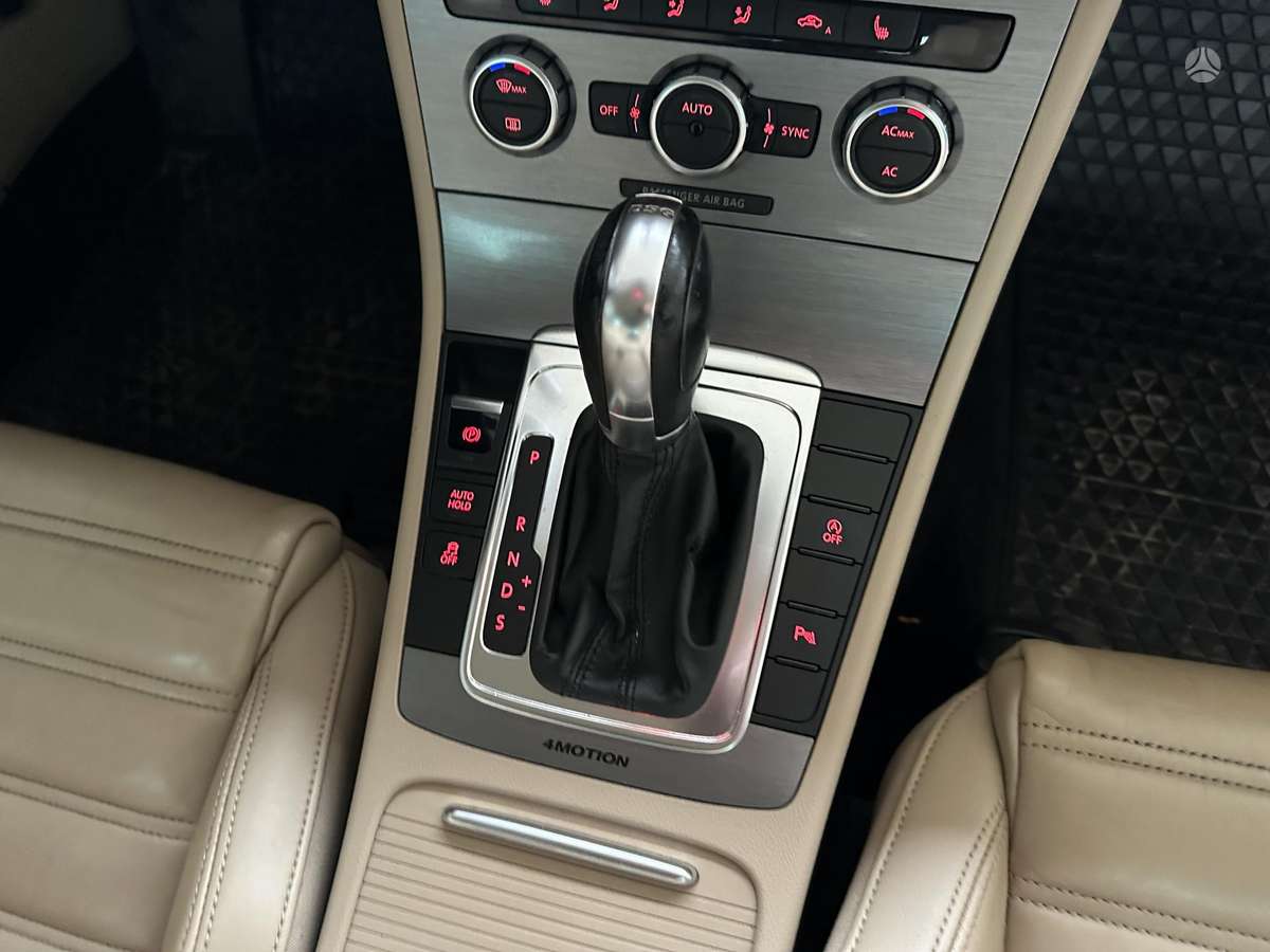 Volkswagen Passat 2012 — photo 12