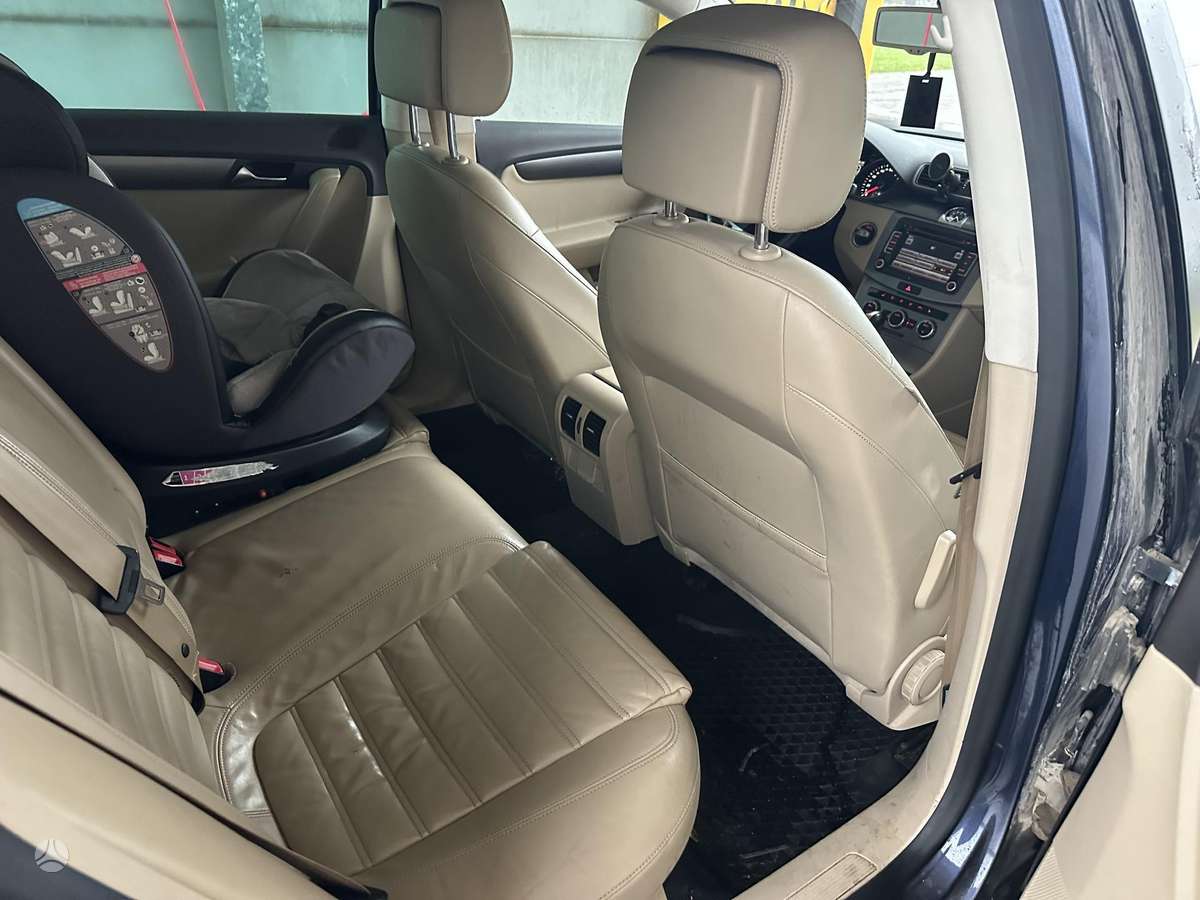 Volkswagen Passat 2012 — photo 14