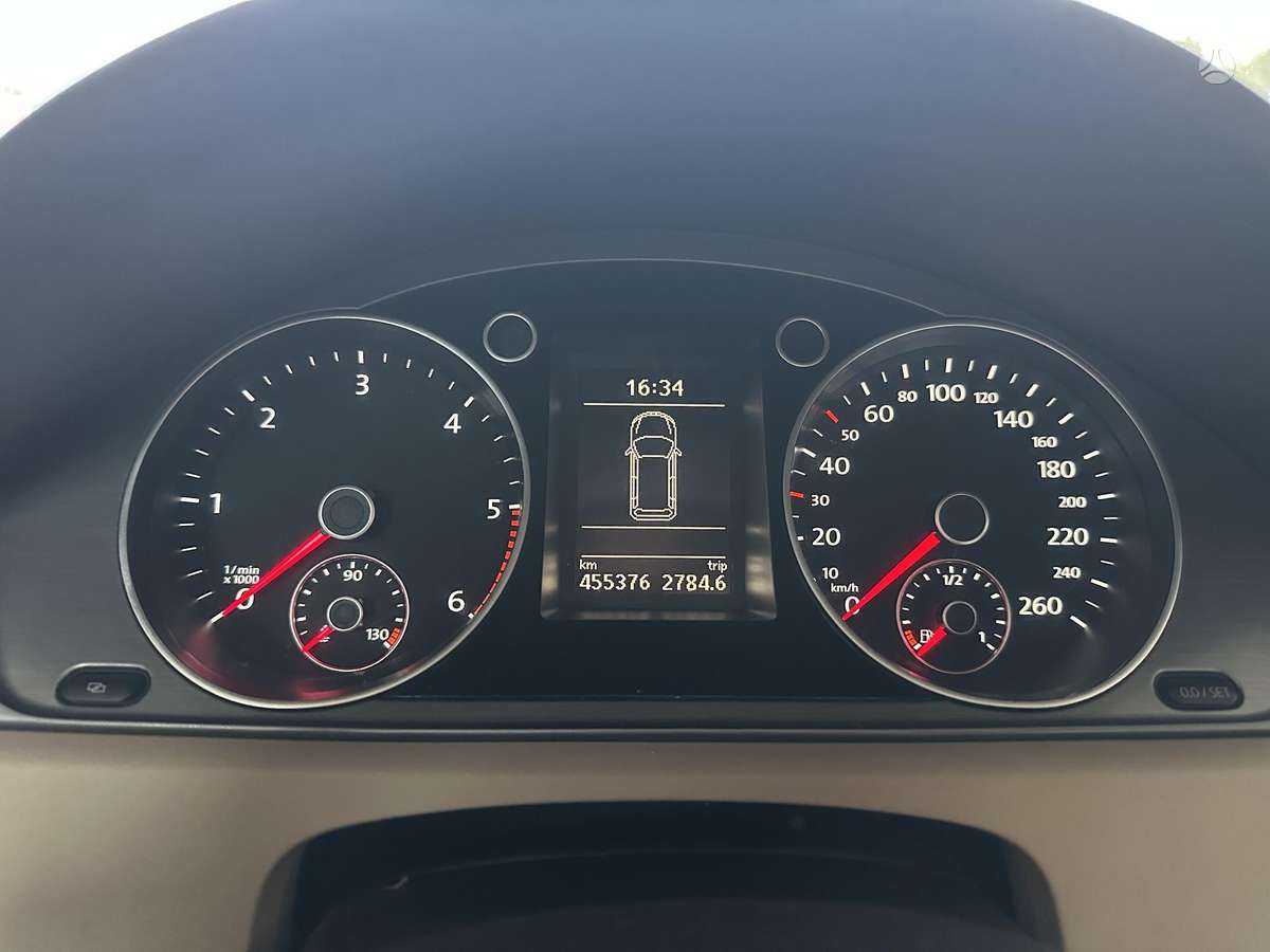 Volkswagen Passat 2012 — photo 17