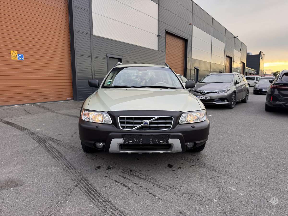 Volvo XC70 2006 — rear view