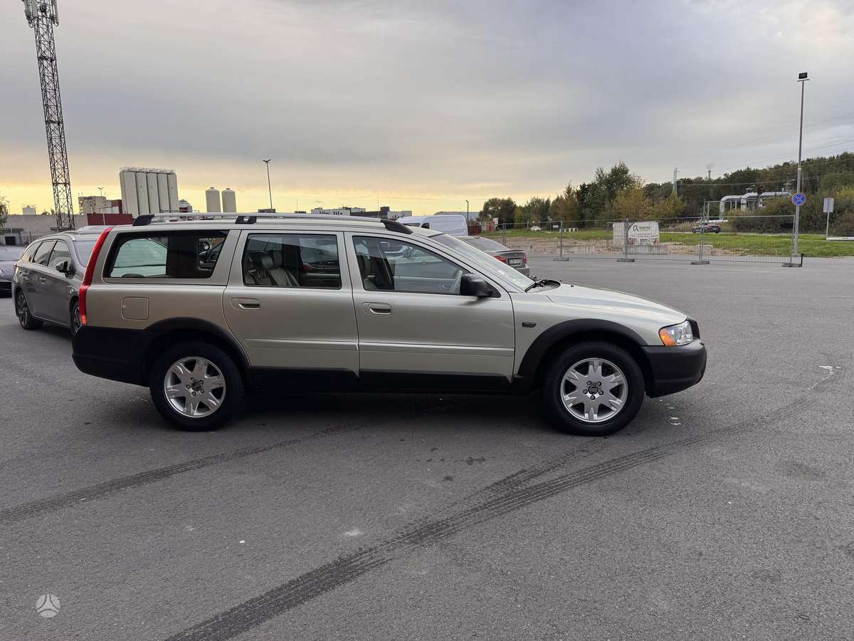 Volvo XC70 2006 — engine 2401 cm³, 185 HP (136kW)