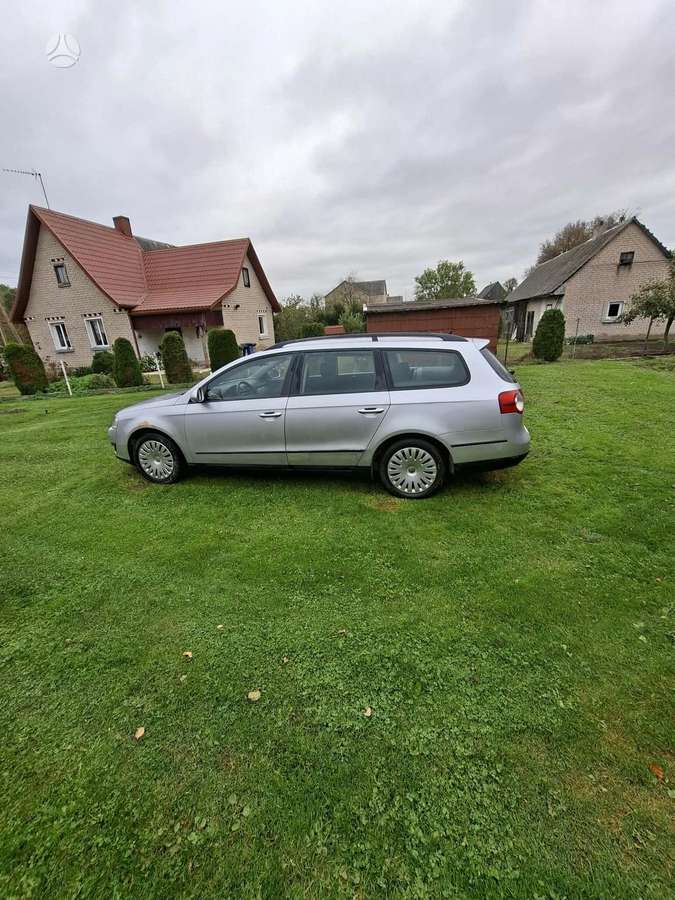 Volkswagen Passat 2005 — rear view
