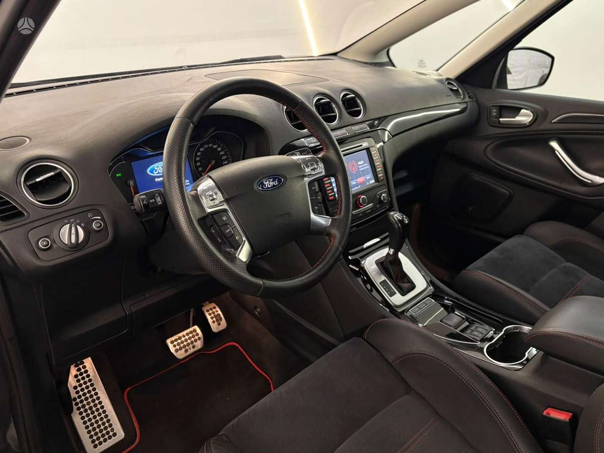 Ford S-MAX 2011 — вигляд ззаду