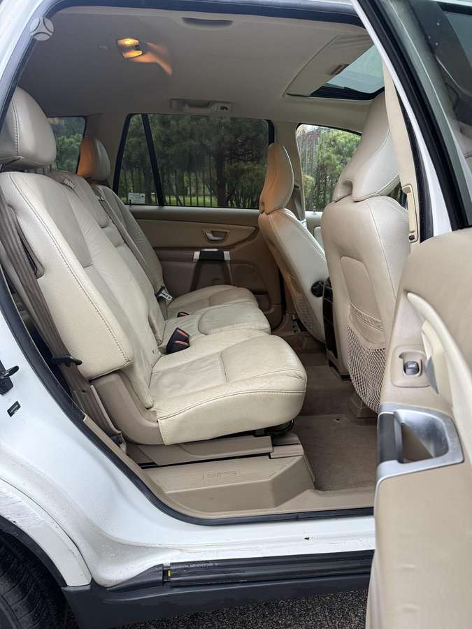 Volvo XC90 2010 — photo 12