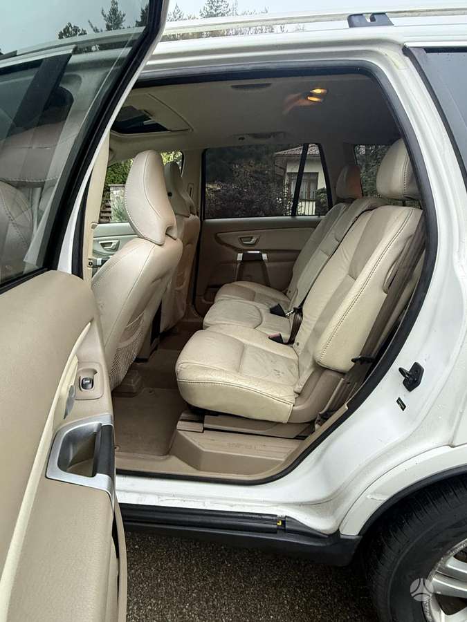 Volvo XC90 2010 — photo 13