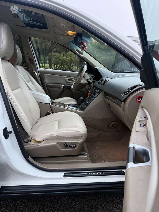 Volvo XC90 2010 — photo 14
