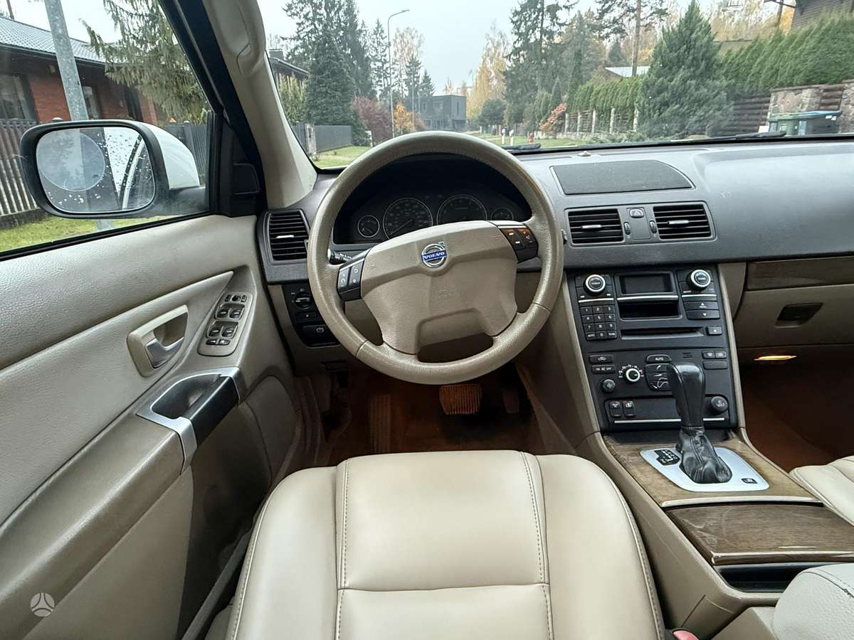 Volvo XC90 2010 — photo 16