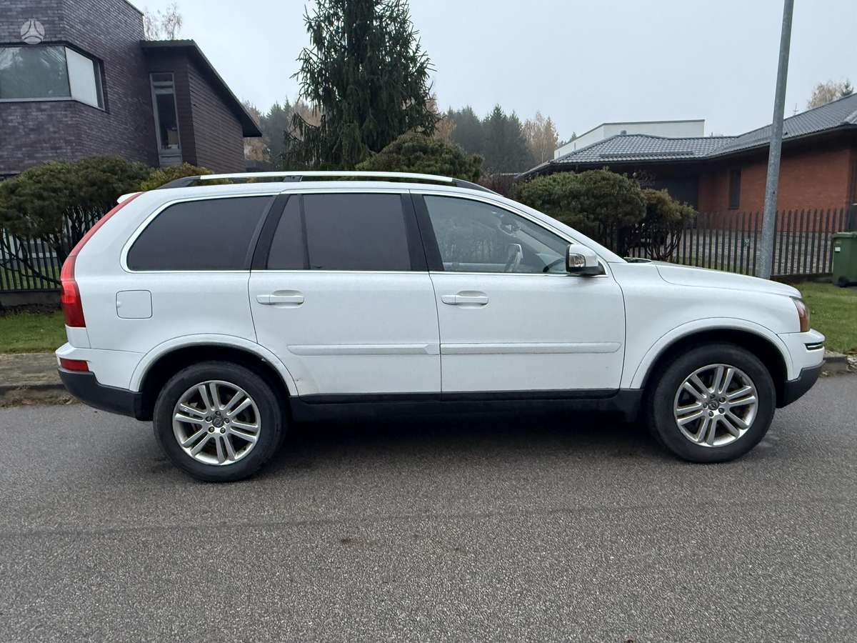Volvo XC90 2010 — interior