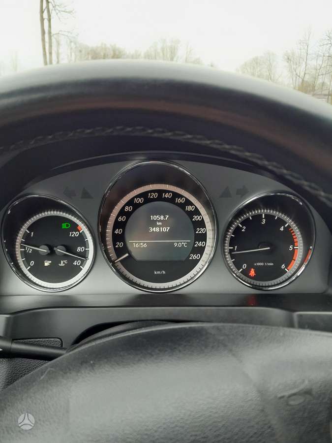 Mercedes-Benz C250 2010 — photo 11