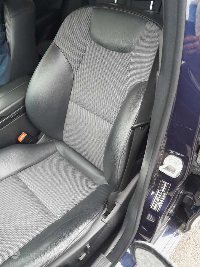 Mercedes-Benz C250 2010 — photo 13