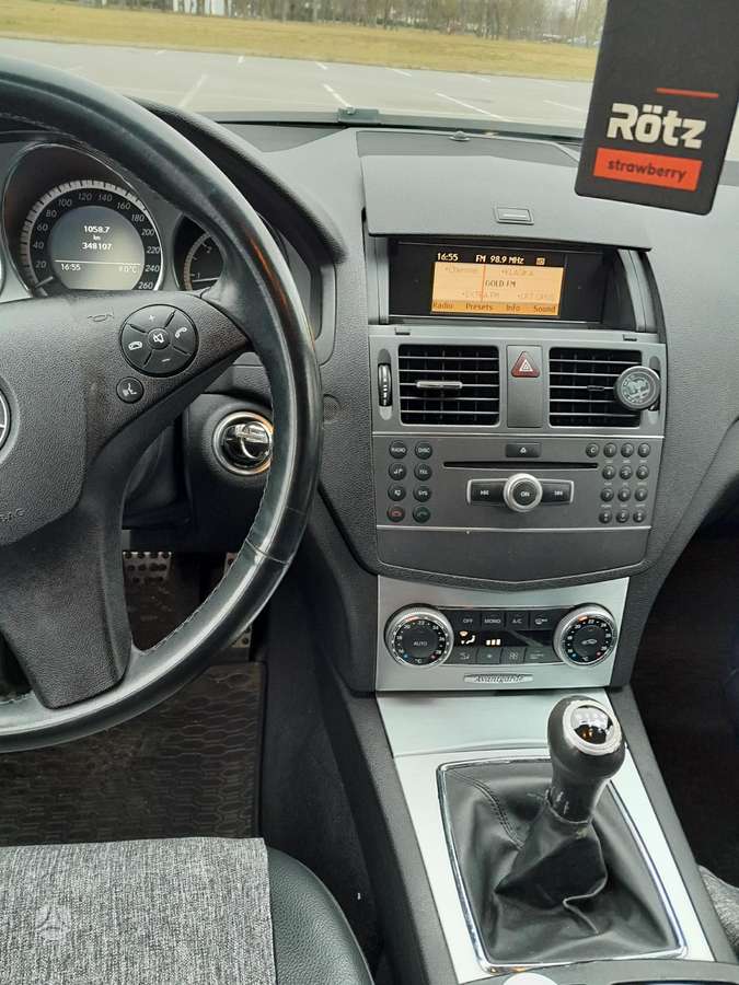 Mercedes-Benz C250 2010 — photo 14