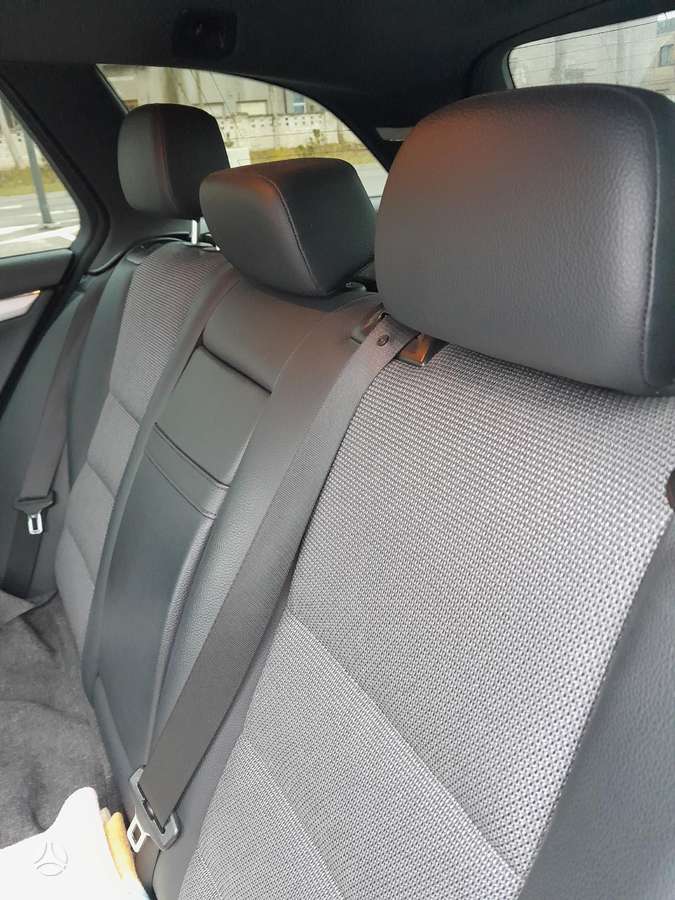 Mercedes-Benz C250 2010 — photo 15